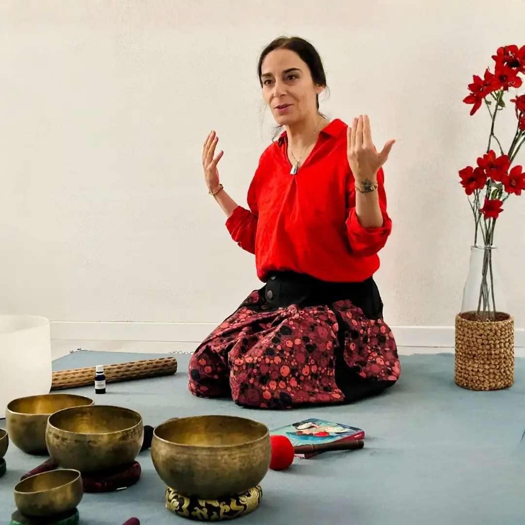 Federica Borsato durante un'esperienza di meditazione sonora